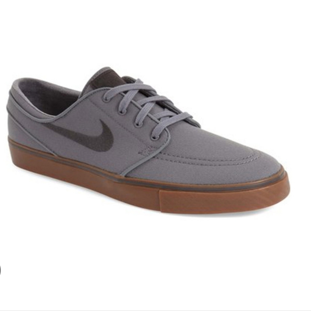 Nike Men's Zoom Stefan Janoski Canvas Skateboarding Shoe - Gray/Black